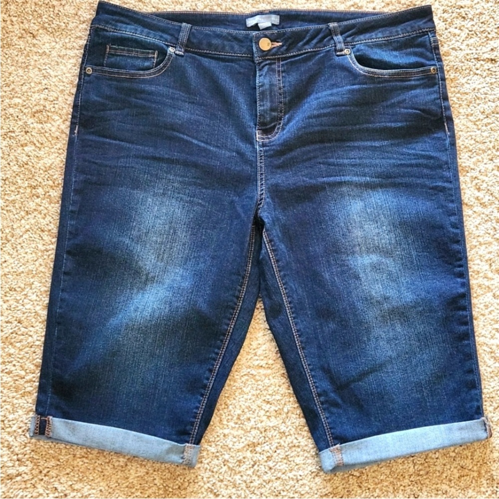 New York & Company burmuda jean shorts Size 14 Color dark wash denim Stretchy